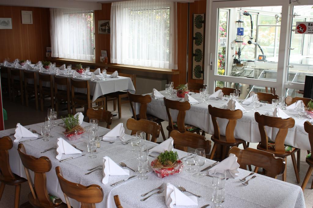 Hotel Restaurant Koi-Gartenteich Hausernmoos Exterior foto